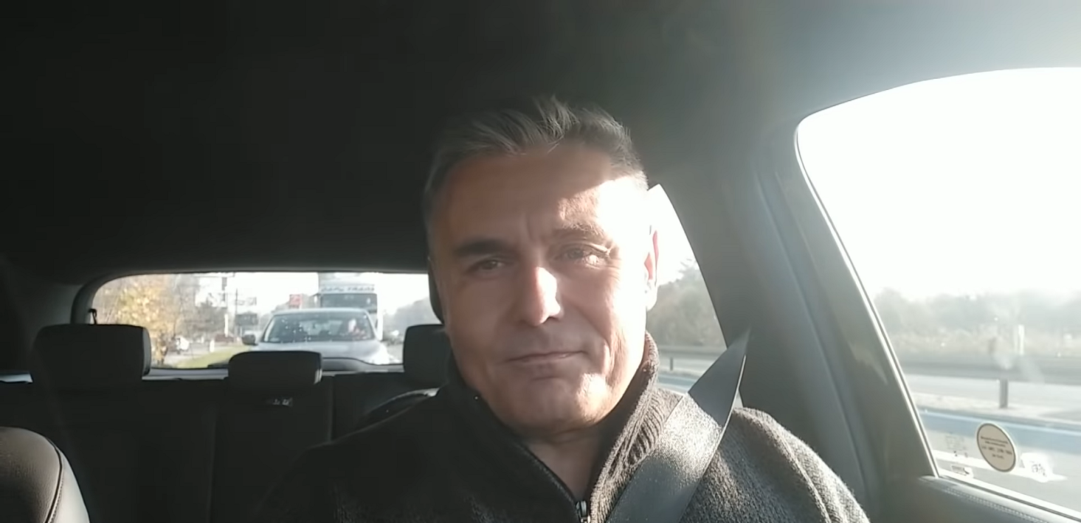 Zdjęcie do postu: „Nie dajcie sobie popsuć świąt, nie słuchajcie polityków”. Świąteczne życzenia od Marka Czyża. Wideo