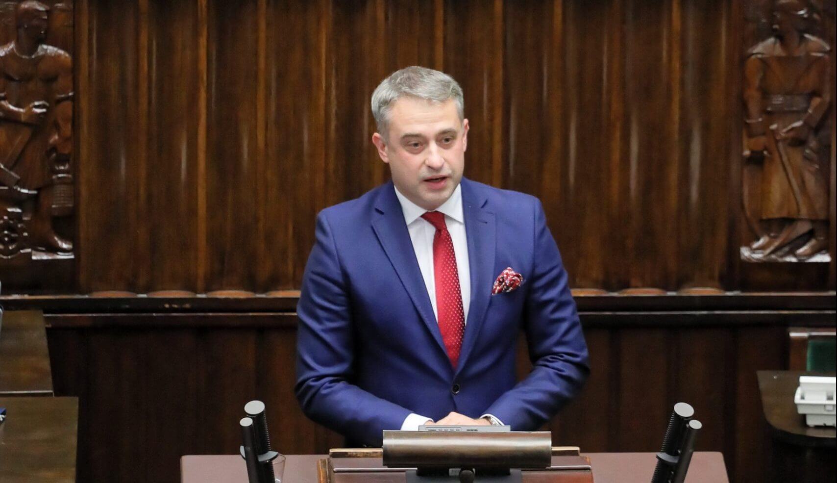 Polska ma obowiązek uznawać małżeństwa osób tej samej płci zawarte legalnie w innym państwie UE. Wicepremier: podpisałem dokumenty