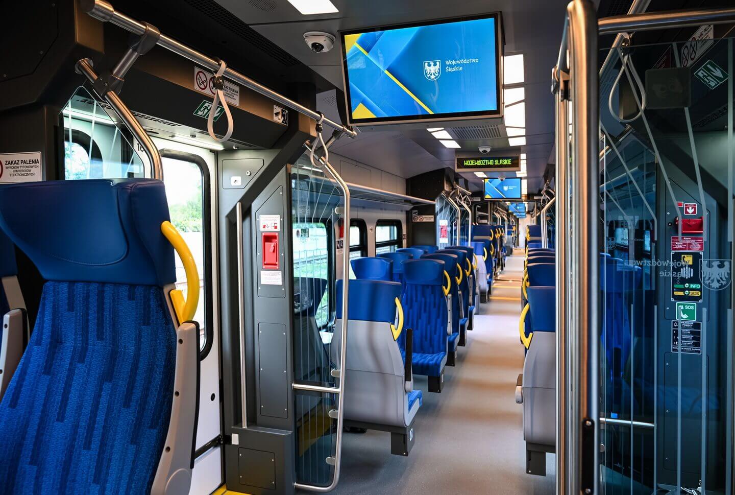 Koleje Śląskie bardziej dostępne – korzysta z nich coraz więcej pasażerów ze szczególnymi potrzebami