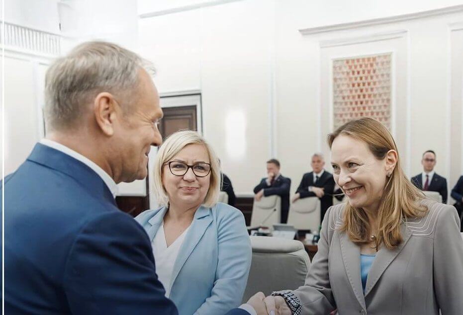 Tusk grozi rozpadem koalicji! Kluby PSL i Polska 2050 chcą spotkania z minister od klimatu. Część koalicjantów zagłosuje za odwołaniem minister?!