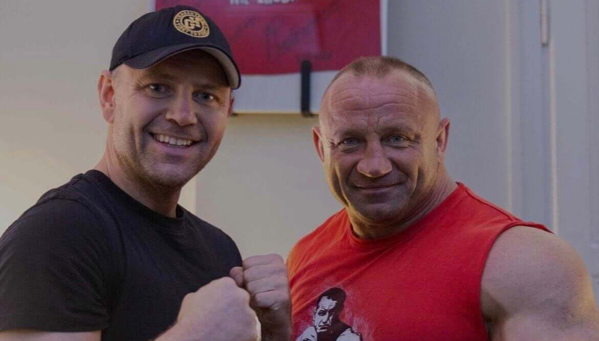 Pudzian z prezydentem ćwiczą na jednej sali. Sikorski dosadnie komentuje. Fani Pudziana nie będą chyba zachwyceni?