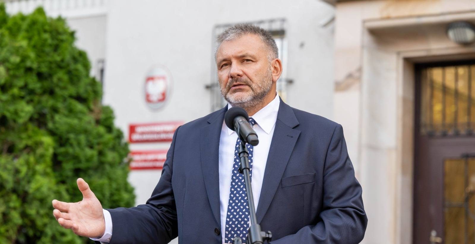 Minister sprawiedliwości mówi, że Ziobro musi stanąć przed polskim sądem