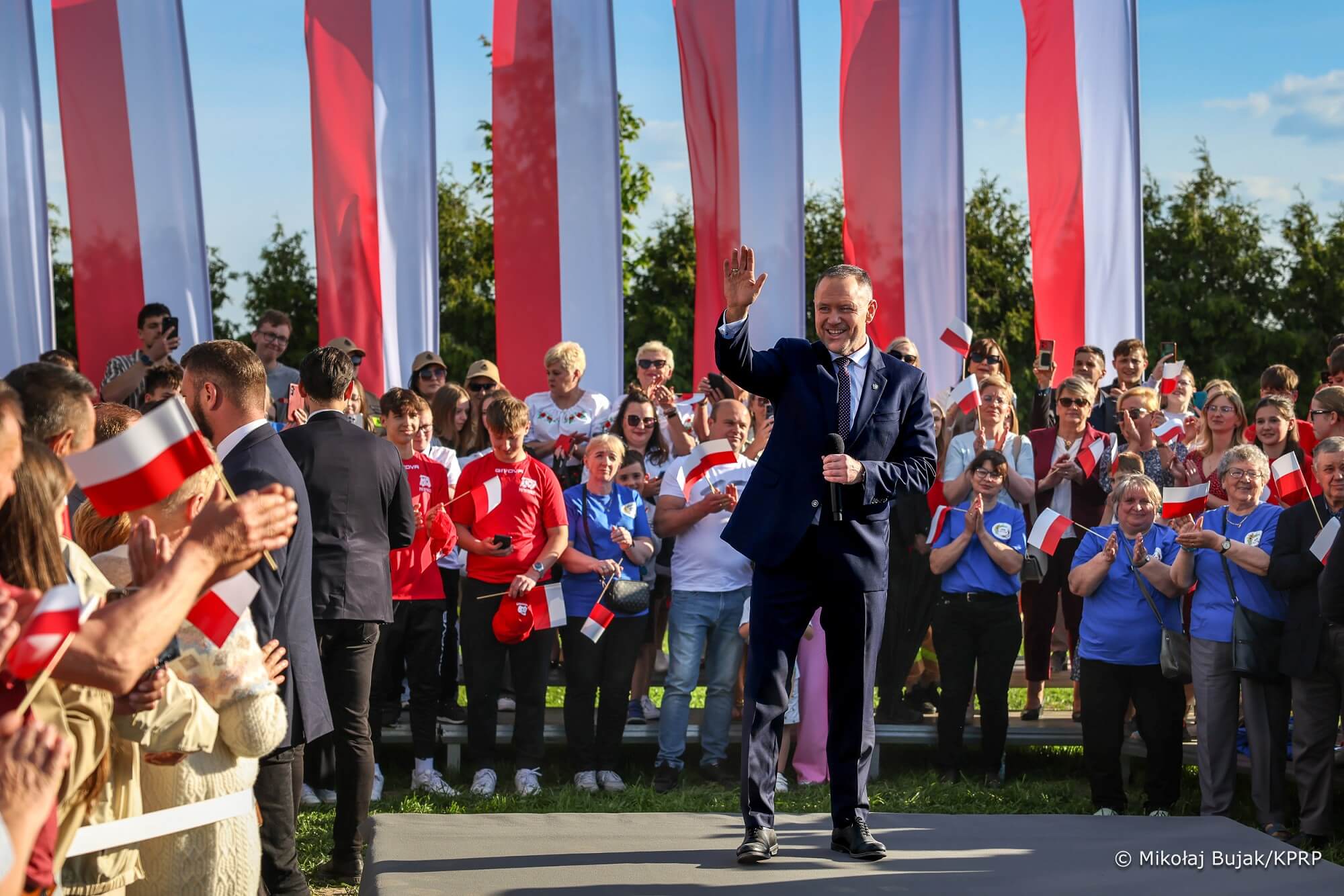 Fala komentarzy po trzech wetach Karola Nawrockiego
