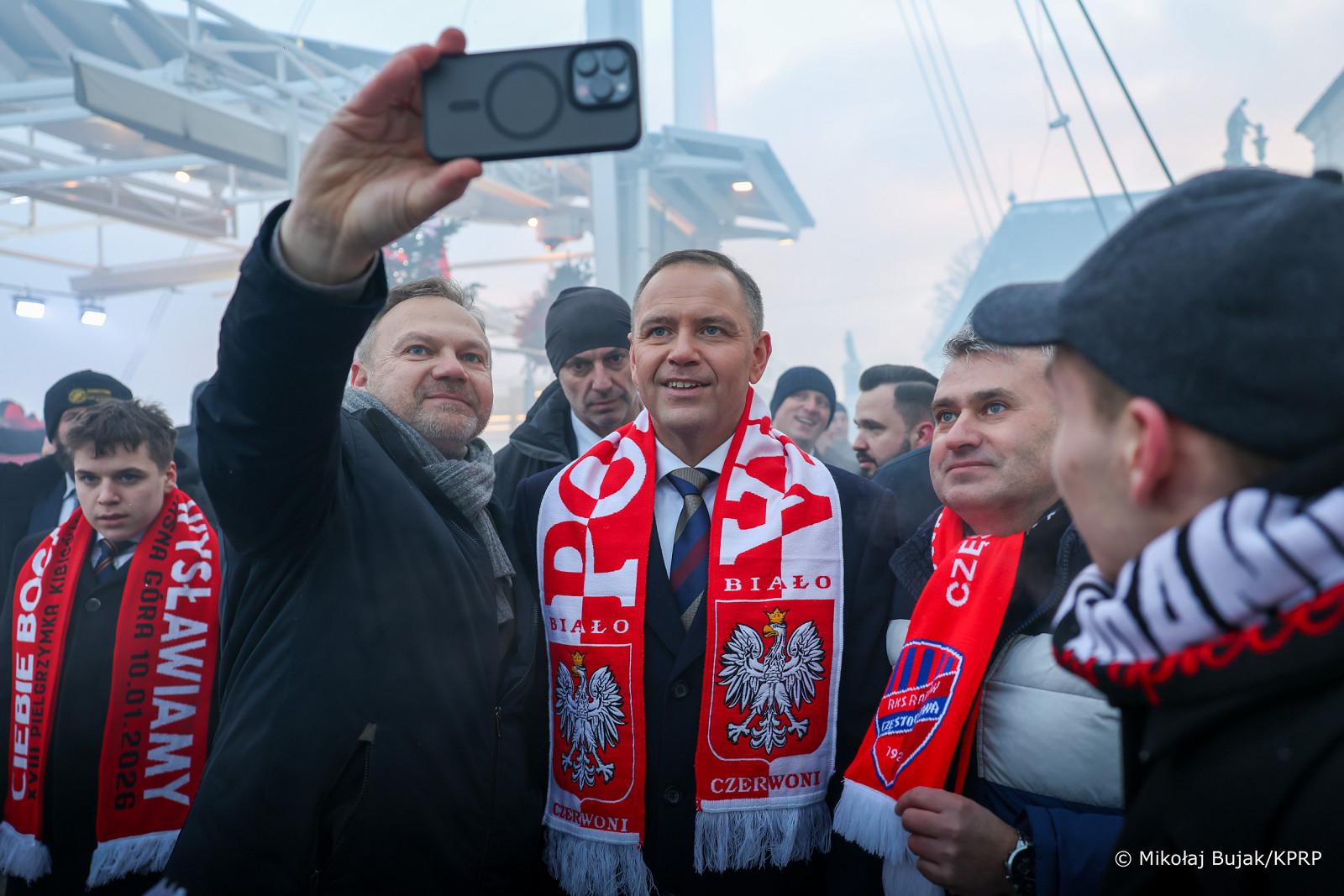 Sondaż. Krach notowań zalicza prezydent Warszawy, a Nawrocki z rekordem
