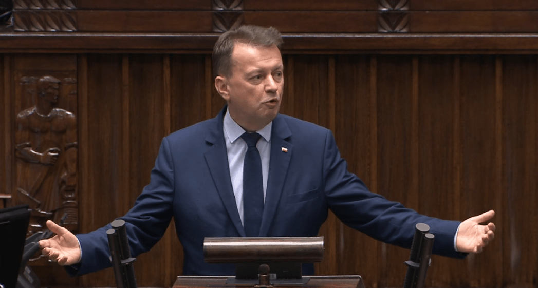 Najpierw Jarosław Kaczyński, a teraz Mariusz Błaszczak zwraca order