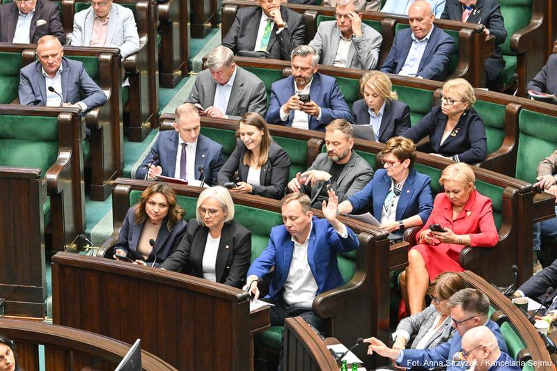 Sondaż. Wyborcze podium zamknęłaby Konfederacja