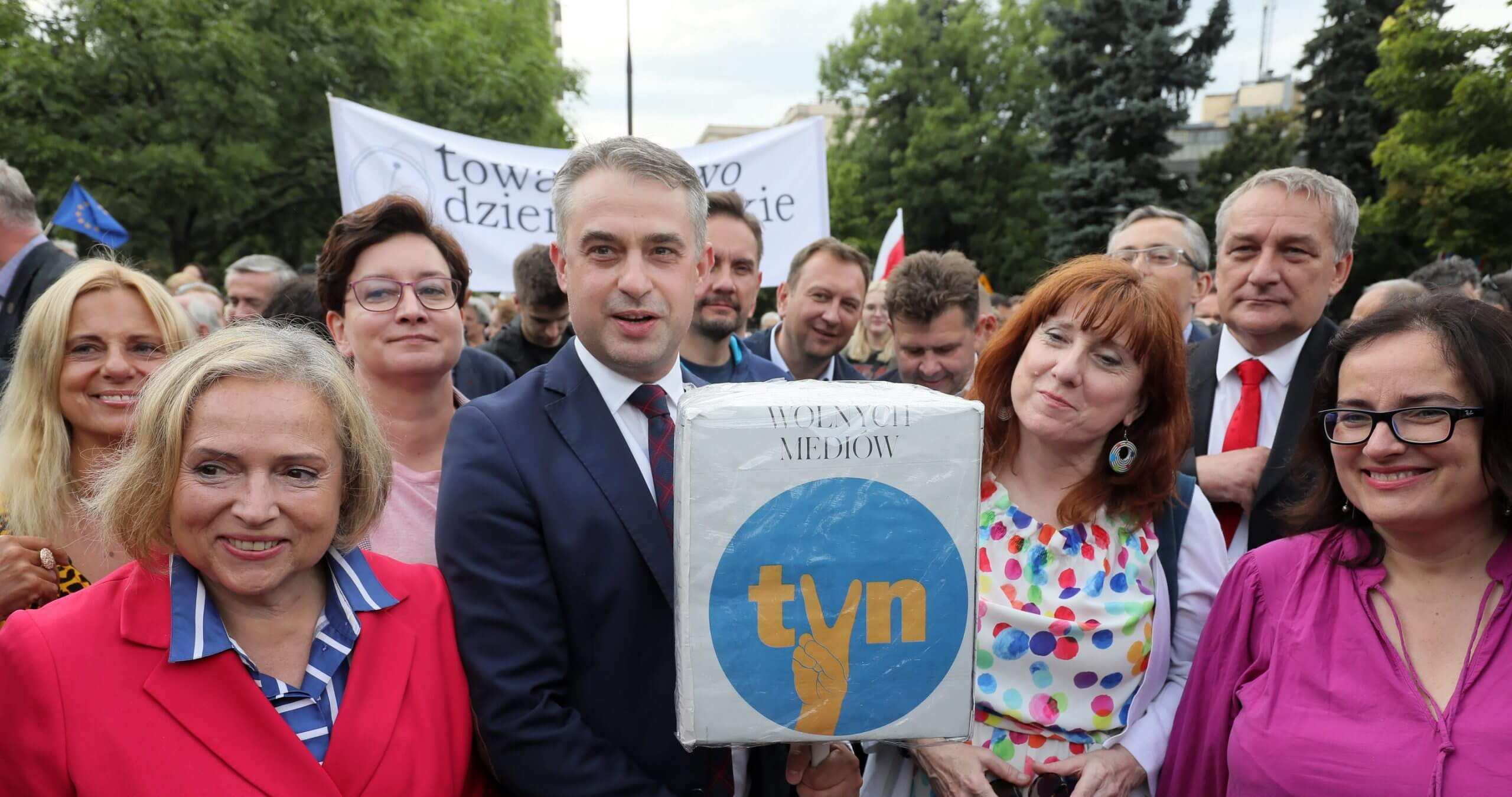 Prawo.pl: samorządy kwestionują przepisy o małżeństwach jednopłciowych. „Niezgodne z Konstytucją!”